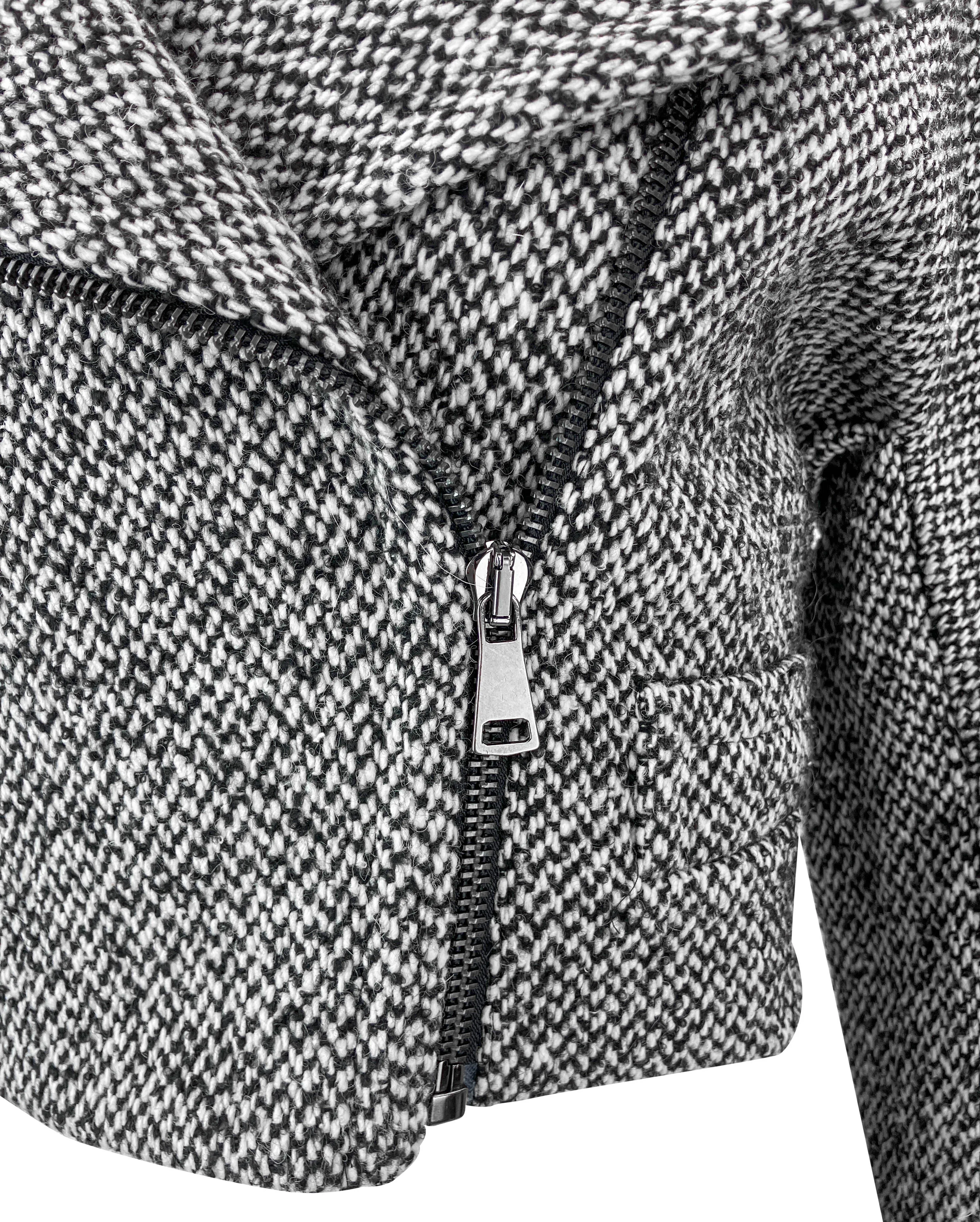 Mantũ Cropped Jacket in Black/White
